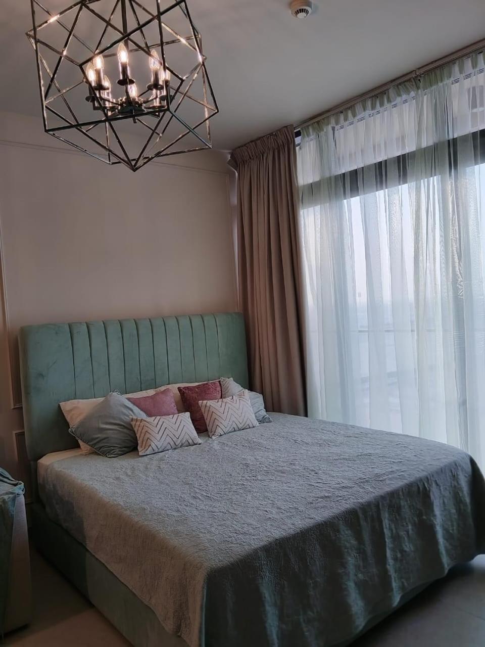 Bright Studio In Soho Apartment *